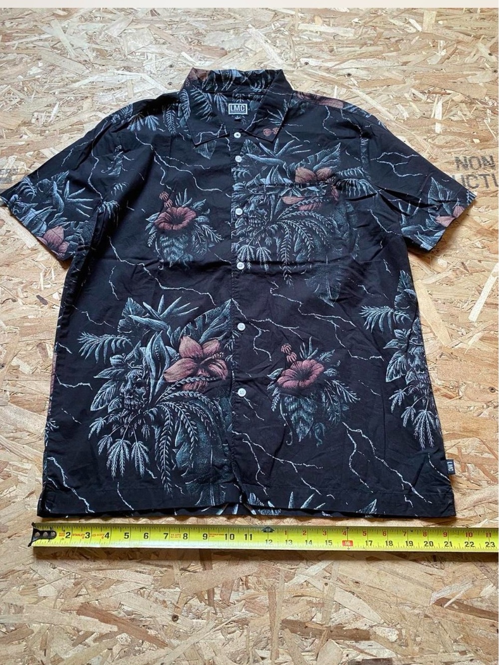 LMC Black Hawaiian Skull/Floral Short-Sleeve Button-Down Shirt - Picture 6 of 8